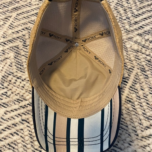 Cute Roxy Hat - Picture 4 of 4